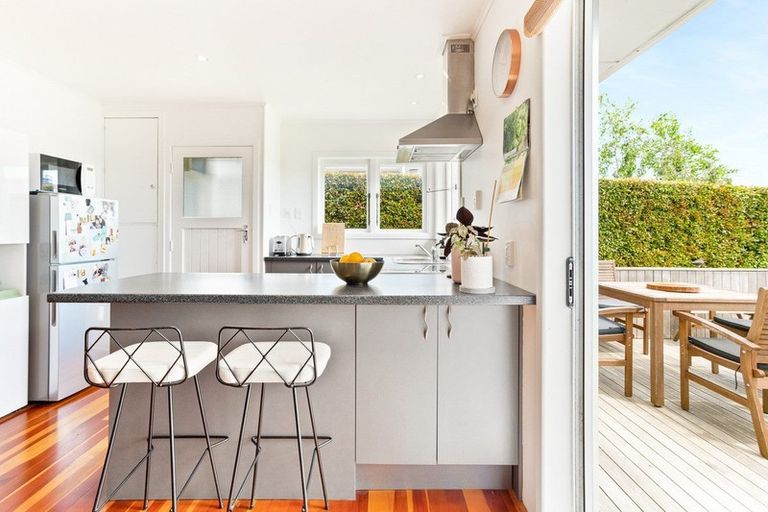 Photo of property in 31 Vodanovich Road, Te Atatu South, Auckland, 0610