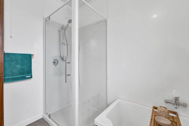Photo of property in 15b Mayfair Place, Westown, New Plymouth, 4310