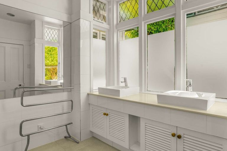 Photo of property in 35 Central Terrace, Kelburn, Wellington, 6012