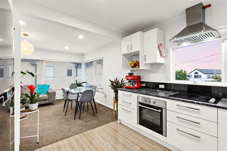 Photo of property in 1/21 East Coast Road, Milford, Auckland, 0620