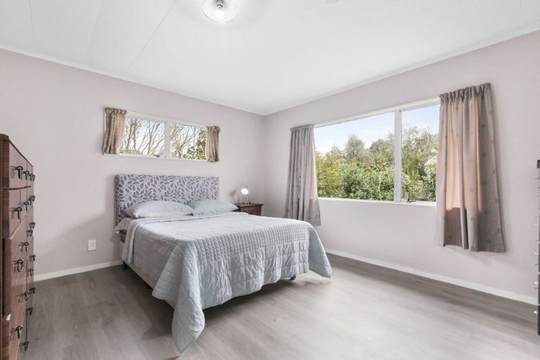 Photo of property in 2/119 Beach Haven Road, Beach Haven, Auckland, 0626