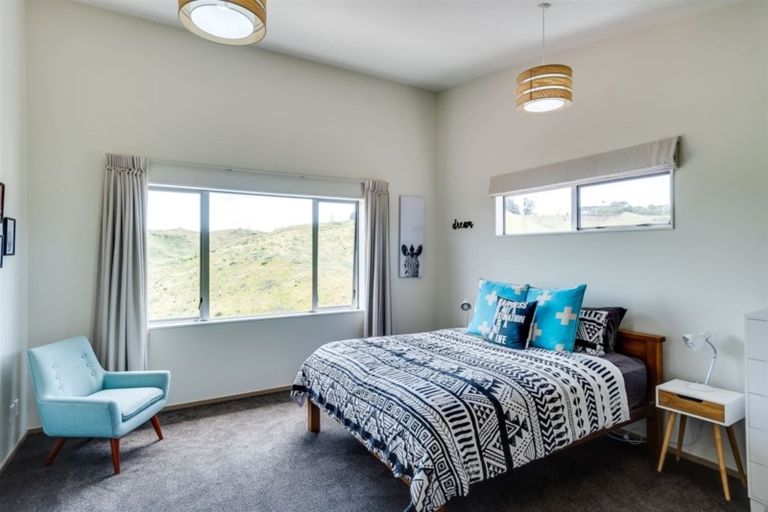 Photo of property in 104 Tironui Drive, Taradale, Napier, 4112