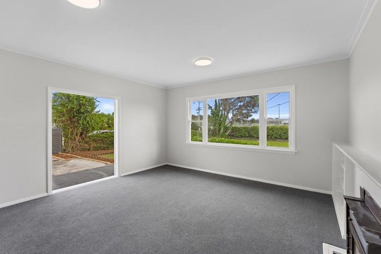 Photo of property in 12 Domain Road, Otaki, 5512