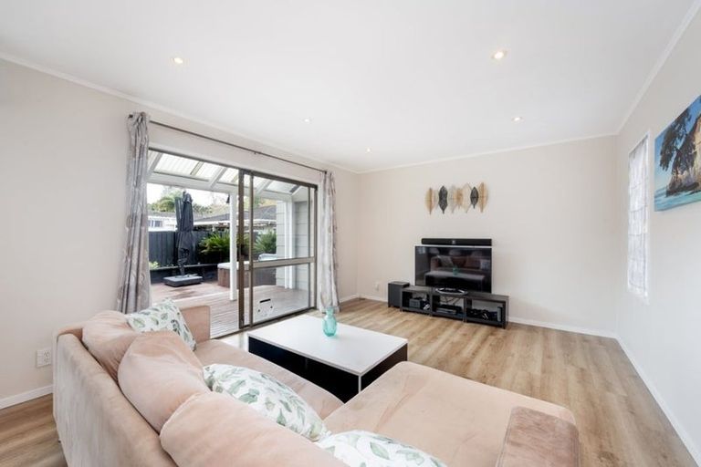 Photo of property in 2/9 Imogene Way, Half Moon Bay, Auckland, 2012