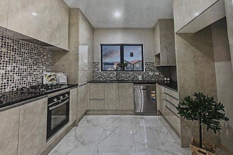 Photo of property in 18 Warbler Crescent, Papakura, 2110