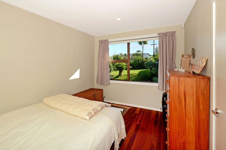 Photo of property in 1/90 Target Road, Totara Vale, Auckland, 0629