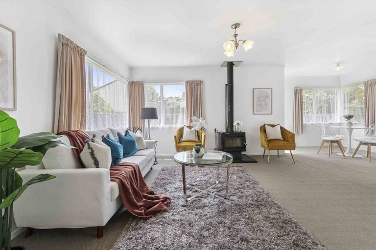 Photo of property in 1/6 De Quincey Terrace, Highland Park, Auckland, 2010