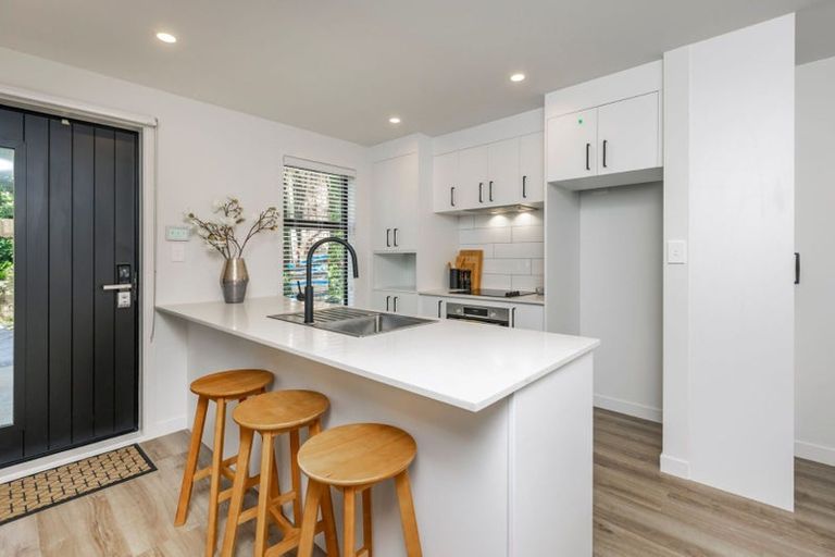 Photo of property in 1/63 Hillcrest Avenue, Hillcrest, Auckland, 0627