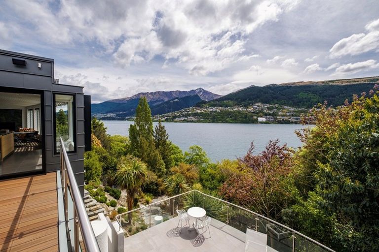 Photo of property in 3 Lewis Road, Kelvin Heights, Queenstown, 9300