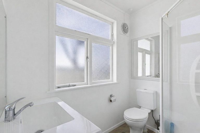 Photo of property in 31 Kiriwai Road, Paremata, Porirua, 5024