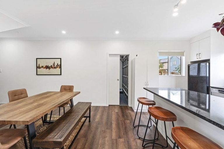 Photo of property in 20 Warbler Crescent, Papakura, 2110