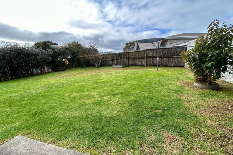 Photo of property in 13 Farwood Drive, Henderson, Auckland, 0612