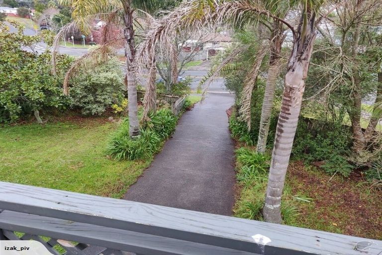Photo of property in 1 Kayle Glen, West Harbour, Auckland, 0618