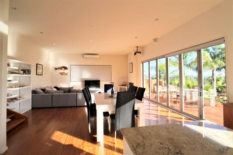 Photo of property in 108 Kittiwake Drive, Schnapper Rock, Auckland, 0632