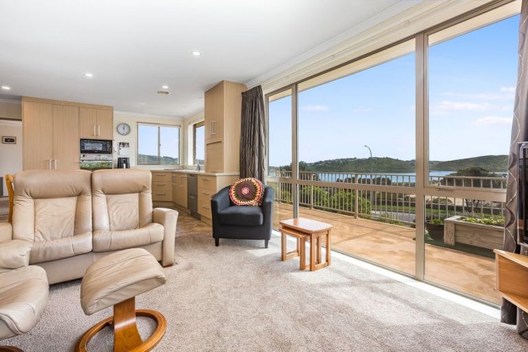 Photo of property in 9 Hollyford Place, Aotea, Porirua, 5024