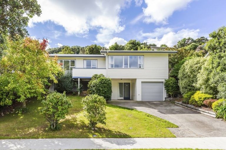 Photo of property in 5 Ayton Drive, Whitby, Porirua, 5024