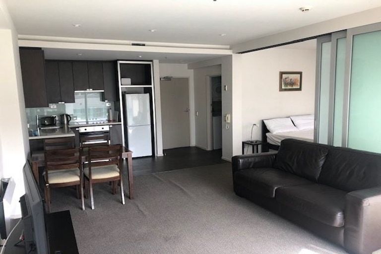 Photo of property in Summit Apartments, 2/184 Molesworth Street, Thorndon, Wellington, 6011
