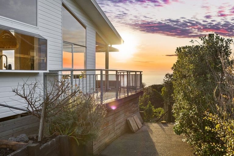 Photo of property in 77 Waitea Road, Muriwai, 0881
