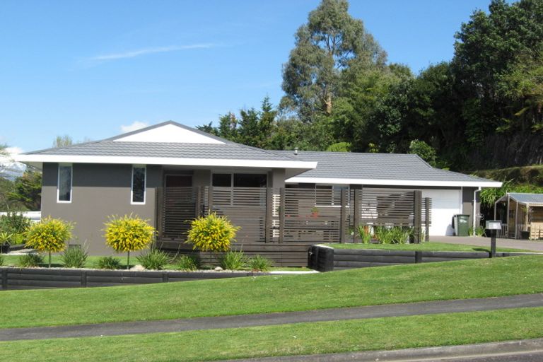Photo of property in 5 Caledonia Place, Highlands Park, New Plymouth, 4312