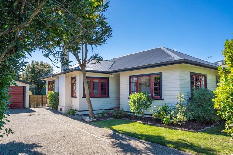 Photo of property in 7 Ranui Road, Stoke, Nelson, 7011