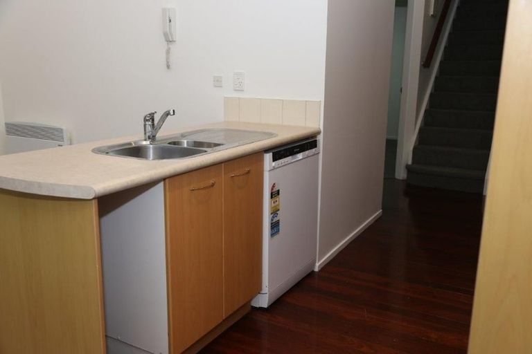 Photo of property in Metro Apartments, 13/220 Thorndon Quay, Pipitea, Wellington, 6011