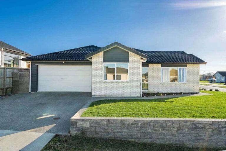Photo of property in 2 Will Street, Huapai, Kumeu, 0810