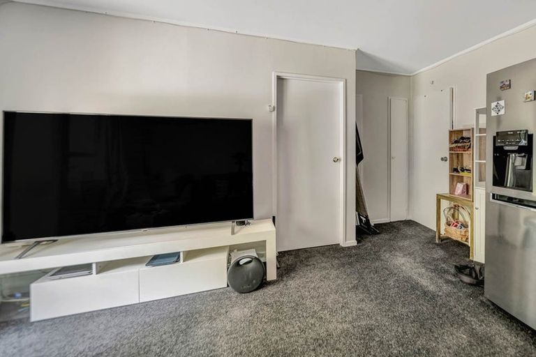 Photo of property in 2/20 Darnell Crescent, Clover Park, Auckland, 2019
