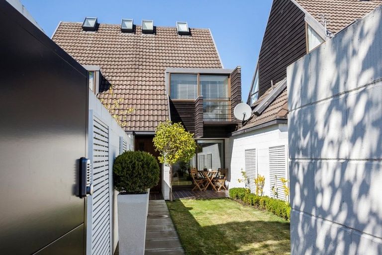 Photo of property in 94b Aikmans Road, Merivale, Christchurch, 8014