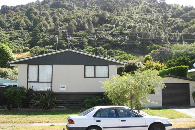 Photo of property in 33 Hartford Crescent, Totara Park, Upper Hutt, 5018