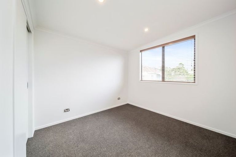 Photo of property in 2/28 Bayly Road, Moturoa, New Plymouth, 4310