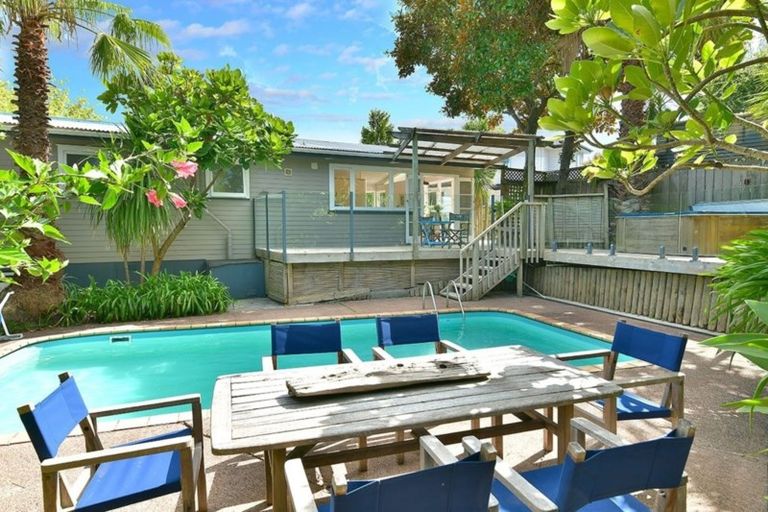 Photo of property in 1/19 Bowman Road, Forrest Hill, Auckland, 0620