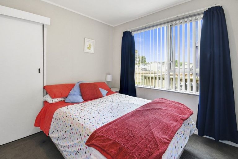 Photo of property in 1 Hobart Crescent, Wattle Downs, Auckland, 2103
