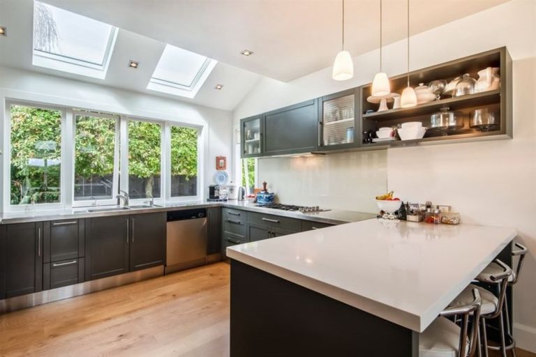 Photo of property in 33 Summer Street, Stanley Point, Auckland, 0624