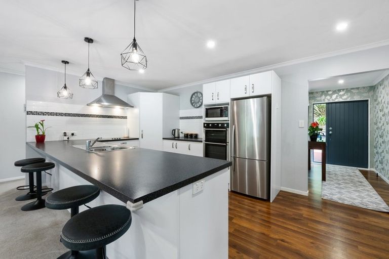 Photo of property in 43 Forest Road, Pinehaven, Upper Hutt, 5019