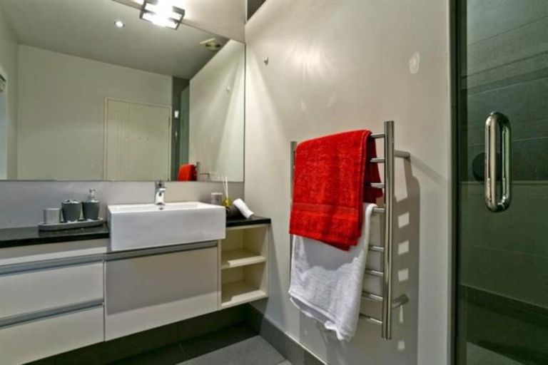 Photo of property in 158b East Coast Road, Forrest Hill, Auckland, 0620