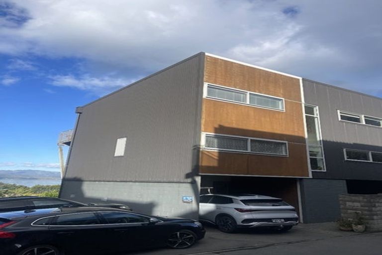 Photo of property in 23/2 Onslow Road, Khandallah, Wellington, 6035