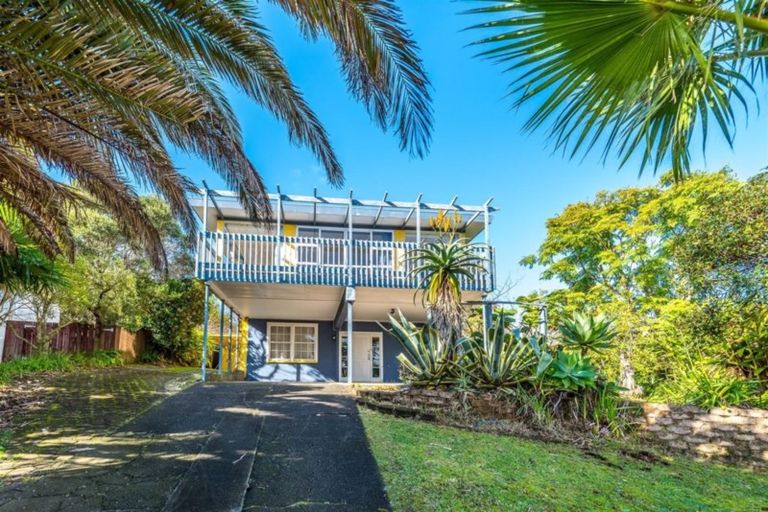 Photo of property in 15 Catalina Crescent, Forrest Hill, Auckland, 0620