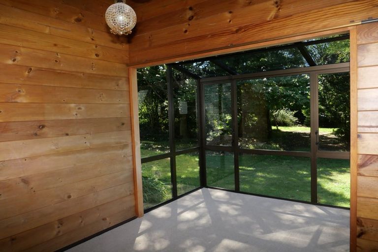 Photo of property in 37 Greenaway Road, Waikanae, 5036