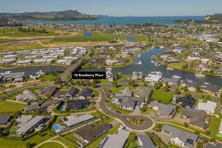 Photo of property in 10 Roseberry Place, Whitianga, 3510