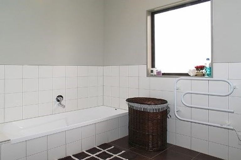 Photo of property in 84 Kentwood Drive, Woodridge, Wellington, 6037