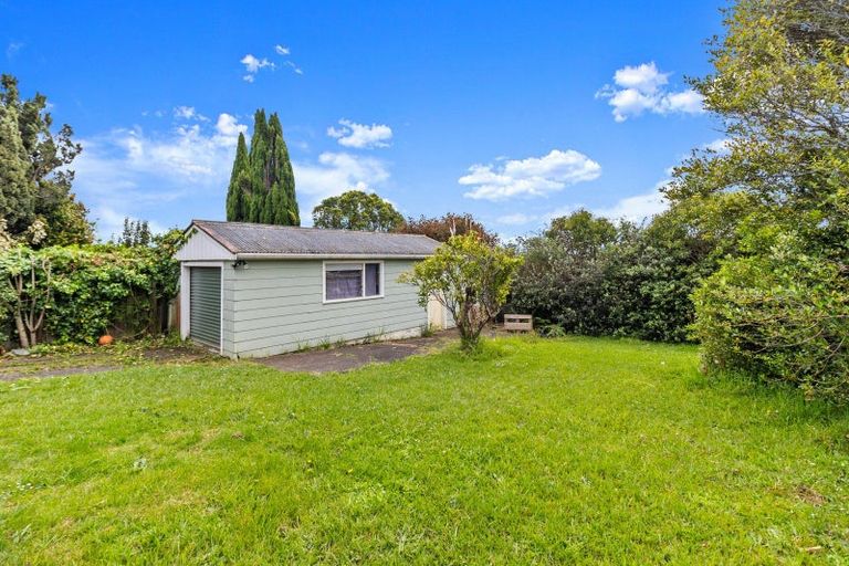 Photo of property in 14 Exmouth Road, Northcote, Auckland, 0627