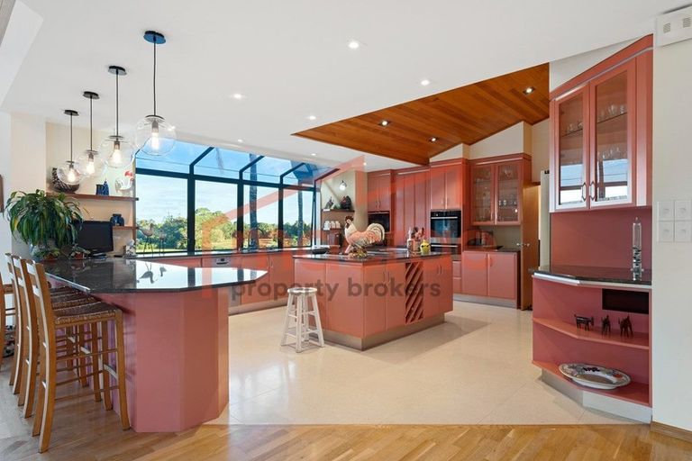 Photo of property in 111 Riverland Road, Kumeu, 0892