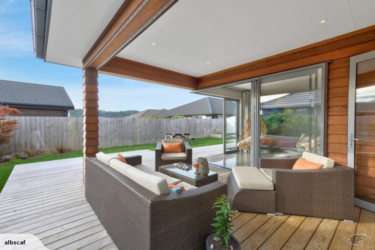 Photo of property in 21 Van Rixel Drive, Kumeu, 0810