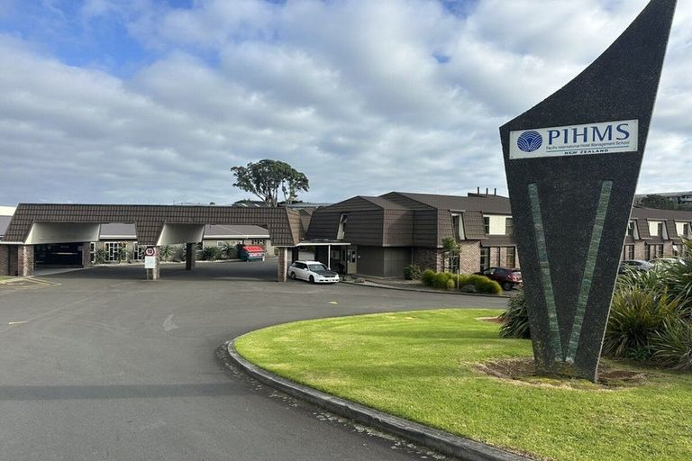 Photo of property in 4 Henwood Road, Mangere East, Auckland, 2024