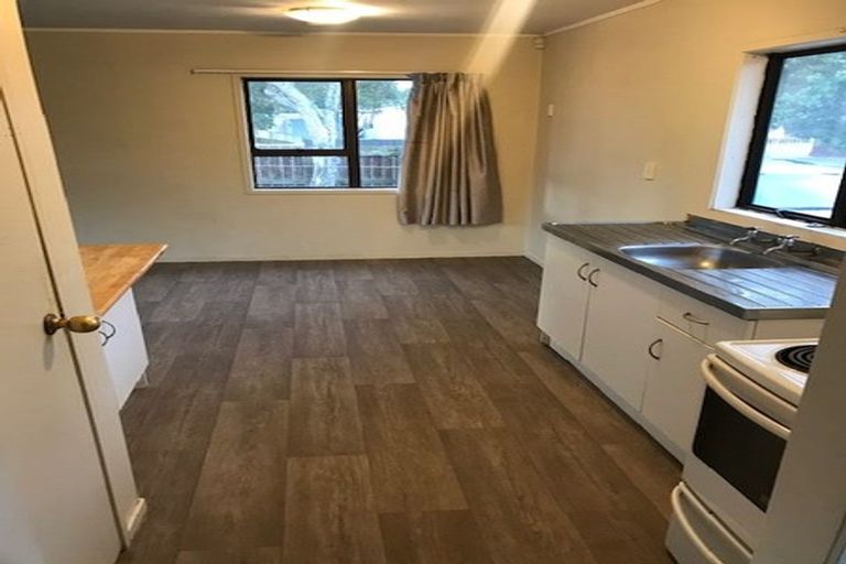 Photo of property in 2/10 Burundi Avenue, Clendon Park, Auckland, 2103