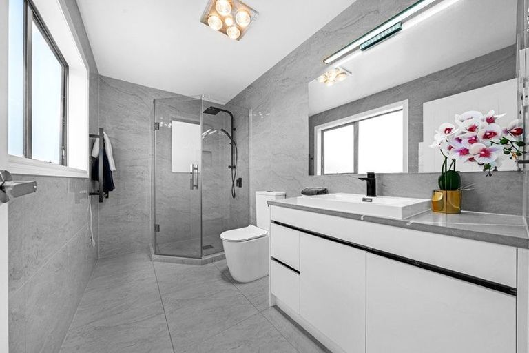 Photo of property in 66a Marine Parade, Mellons Bay, Auckland, 2014