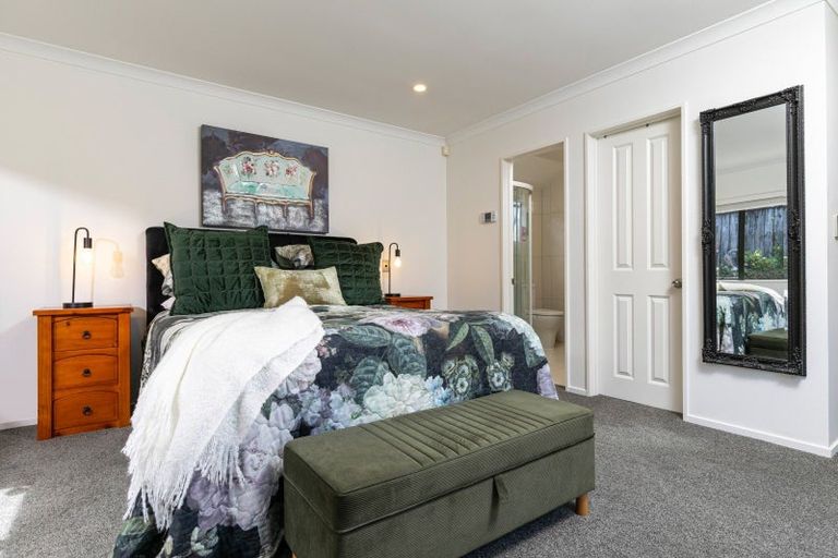 Photo of property in 3 Admirals Court Drive, Greenhithe, Auckland, 0632