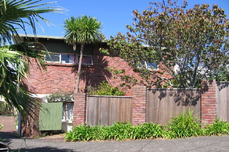 Photo of property in 2/9 Auld Street, Torbay, Auckland, 0630