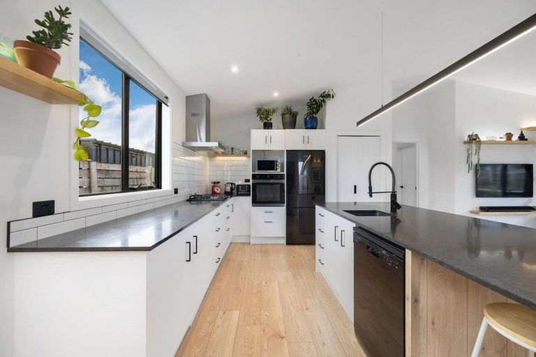 Photo of property in 5 Peterculter Drive, Wanaka, 9305