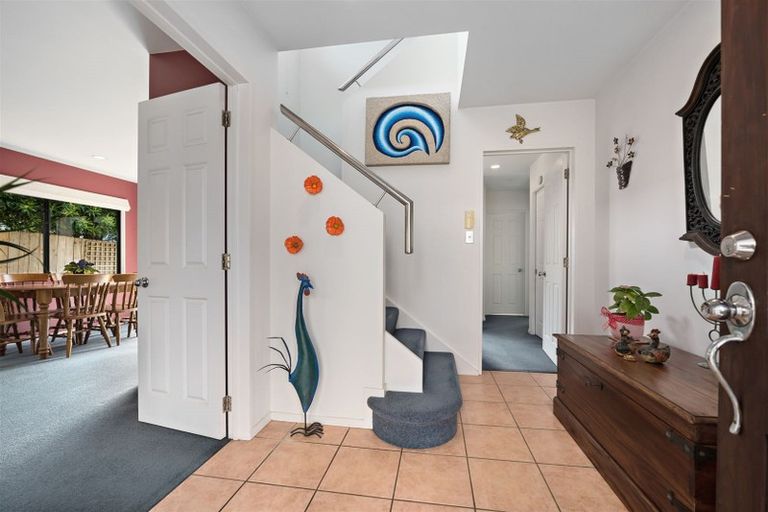 Photo of property in 2/95 Sylvan Avenue, Northcote, Auckland, 0627